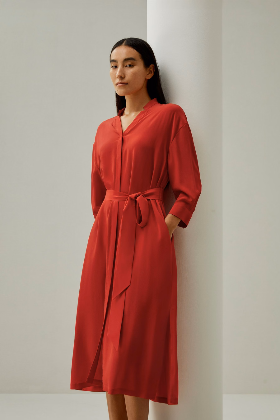 Vestido de camisa de seda con bolsillo lateral