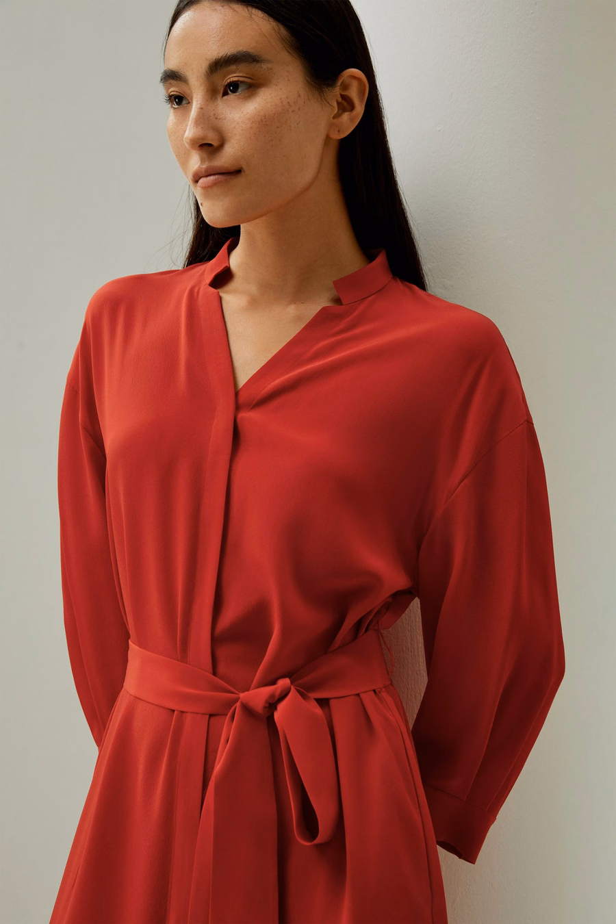 Vestido de camisa de seda con bolsillo lateral