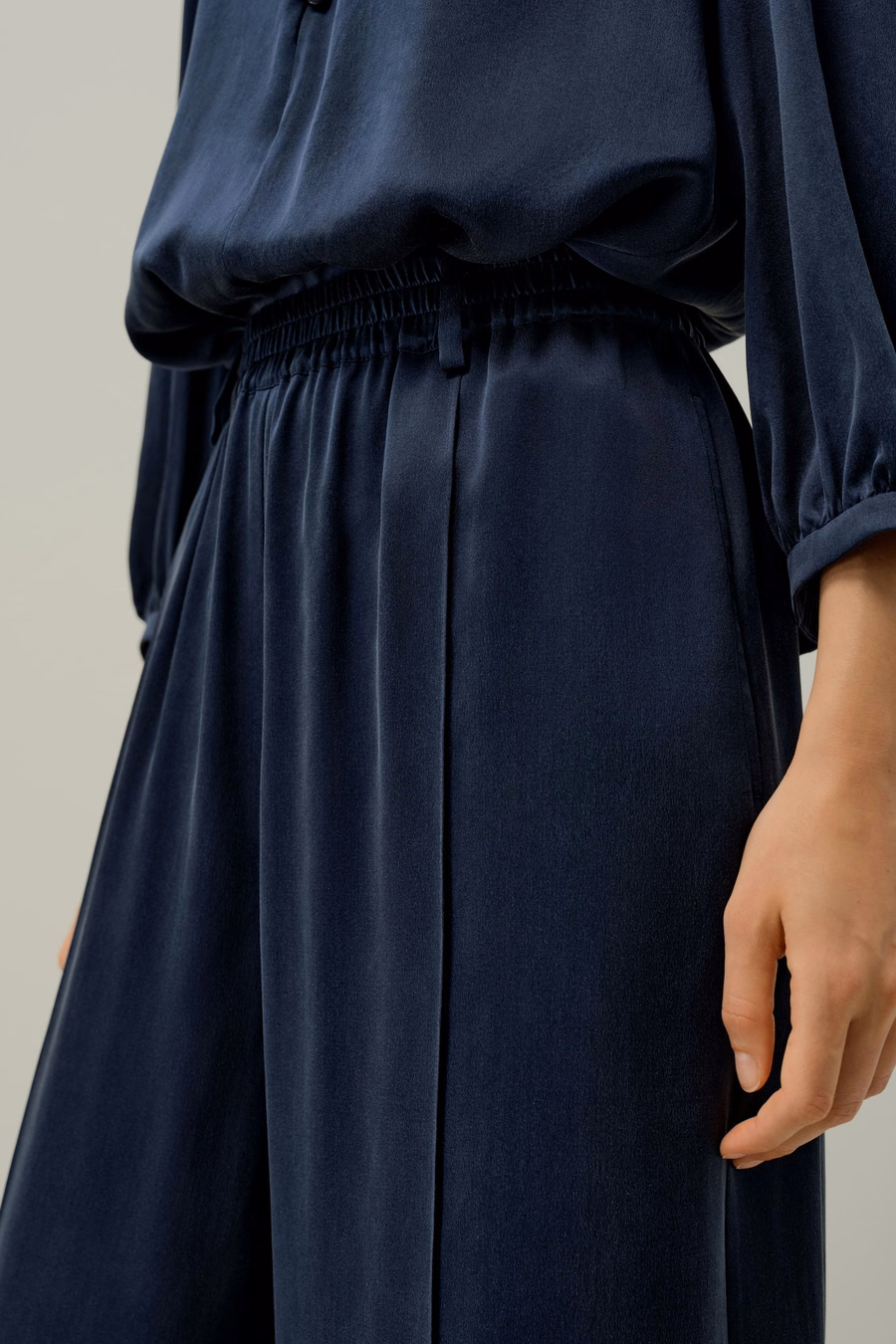 Pantalones de pierna ancha de seda de gamuza