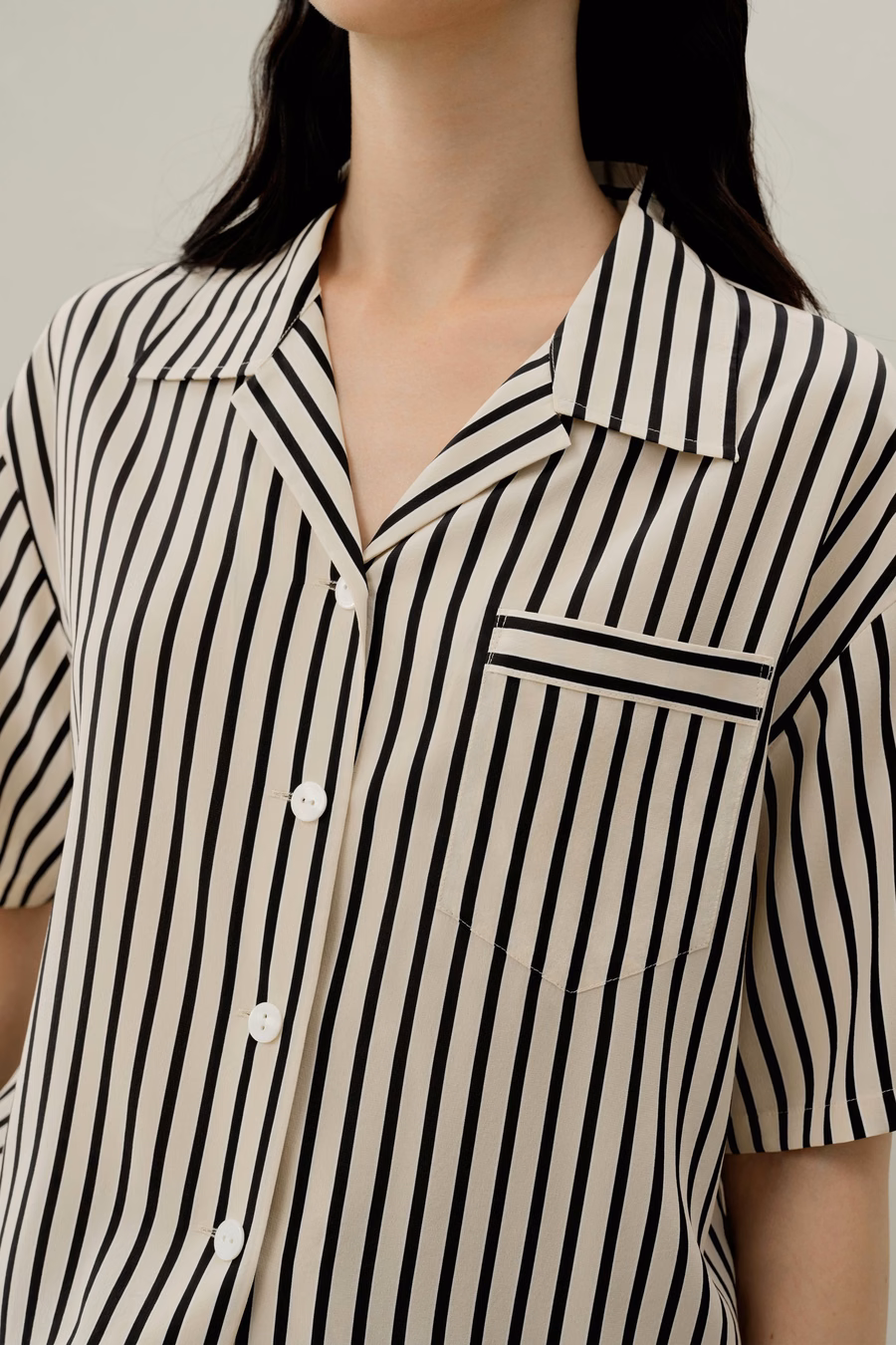 Camisa de Cuello Cubano de Seda Rayada