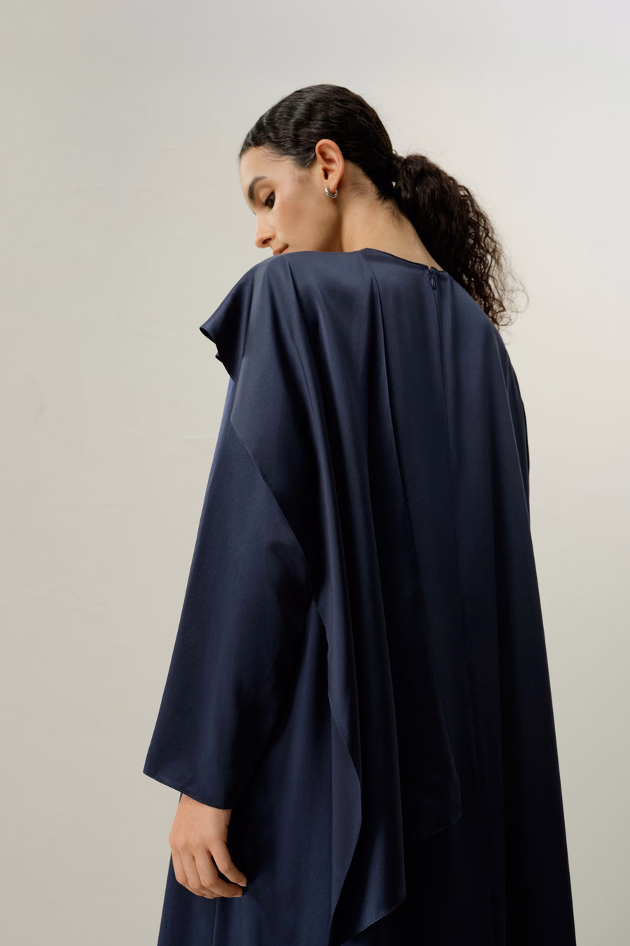 Vestido Maxi Asimétrico de Seda Charmeuse
