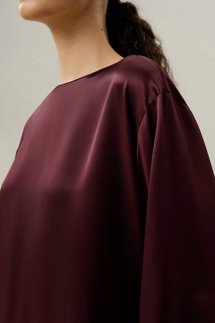 Blusa Asimétrica de Seda Charmeuse