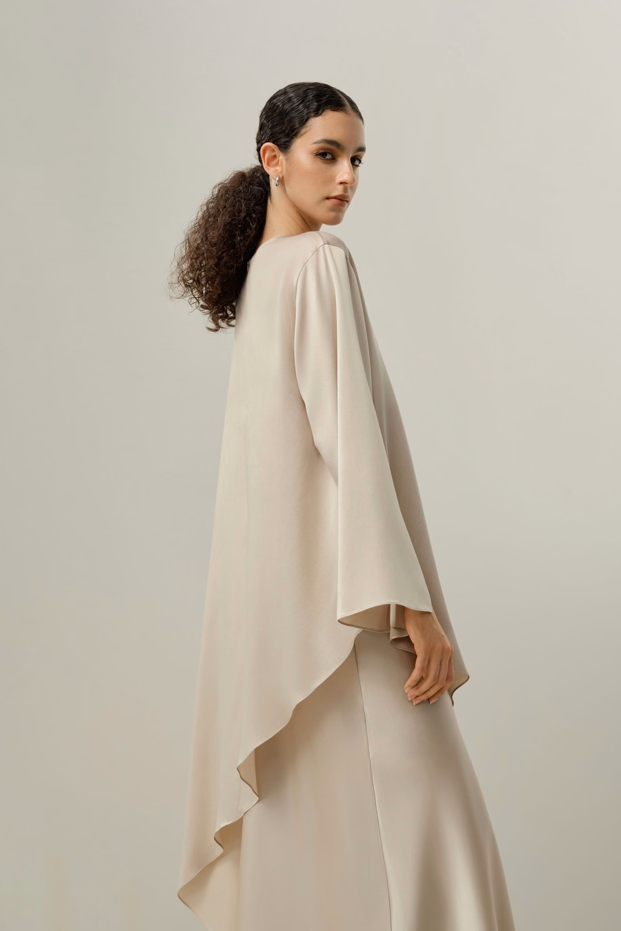 Blusa Asimétrica de Seda Charmeuse