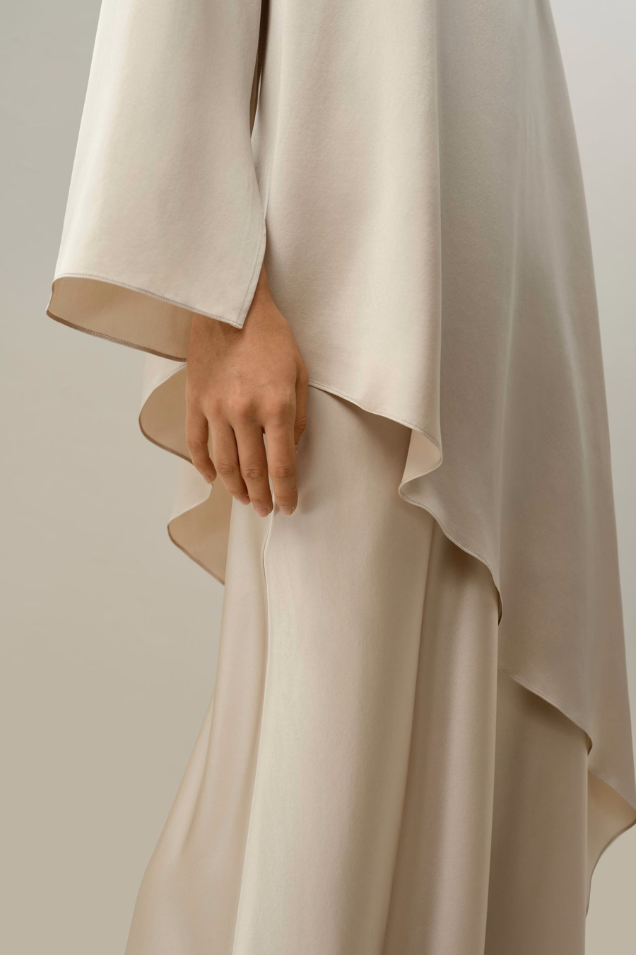 Blusa Asimétrica de Seda Charmeuse