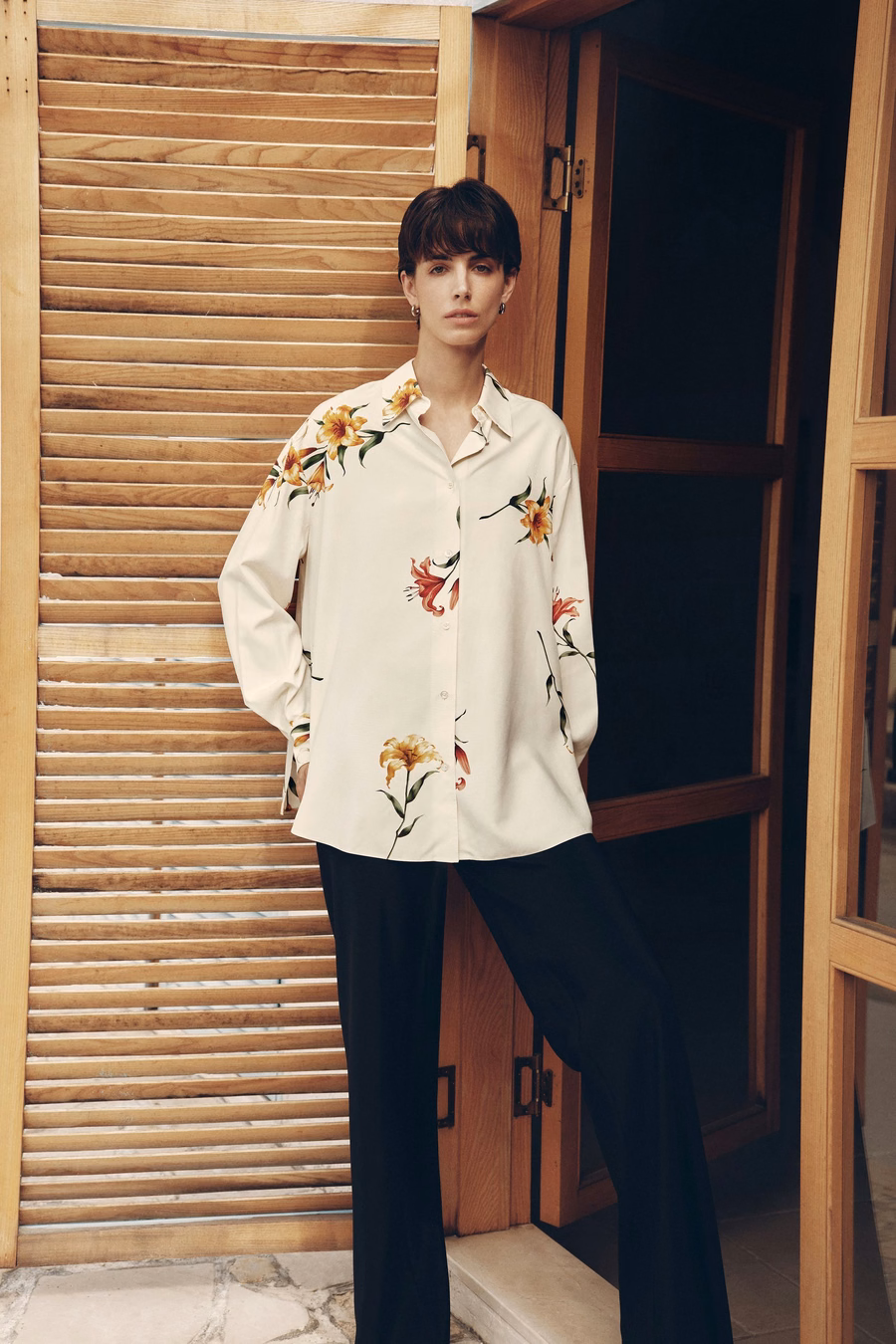 Camisa oversize de seda con estampado de lirios