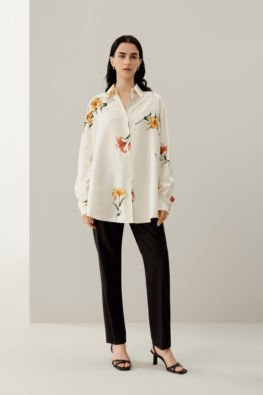 Camisa oversize de seda con estampado de lirios