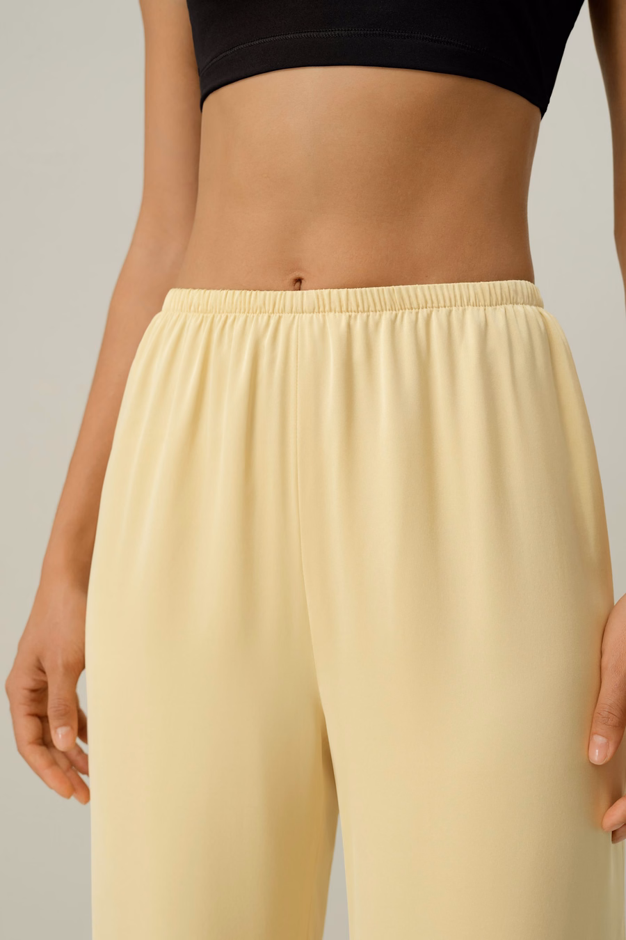 Pantalones rectos de georgette de seda elástica