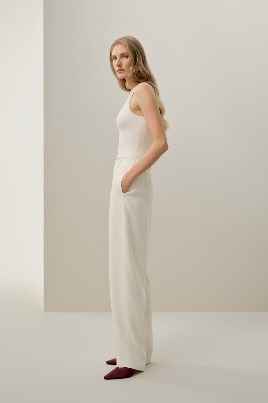 Pantalones de crepé de seda con costura curva