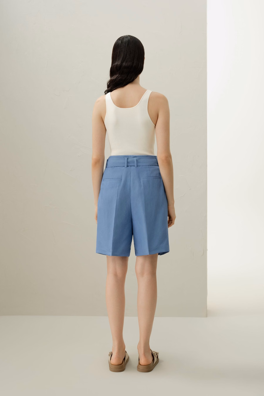 Short de seda y lino con cinturón