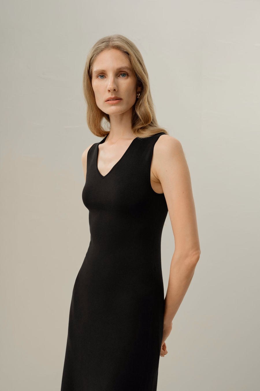 Vestido de Punto de Seda y Viscosa con Escote en V Soleil