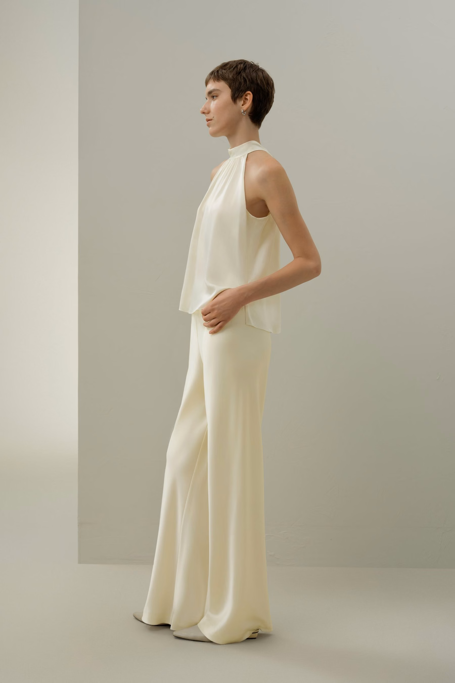 Top halter minimalista Allure de seda