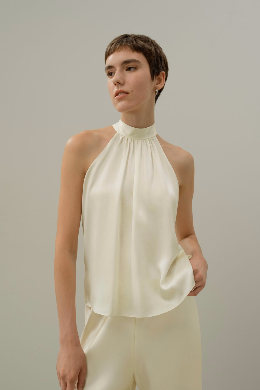 Top halter minimalista Allure de seda