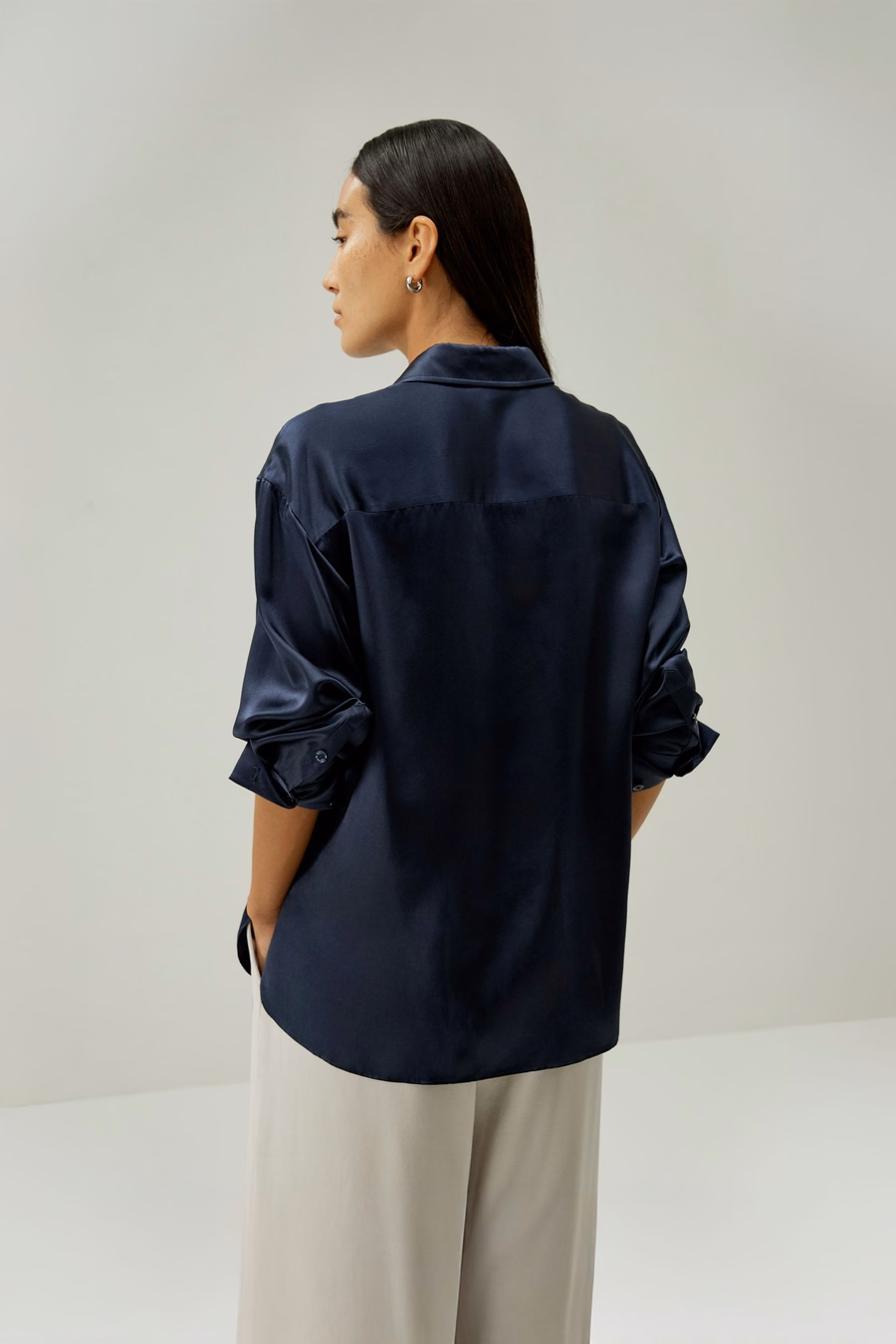 Camisa de seda con cuello abotonado casual