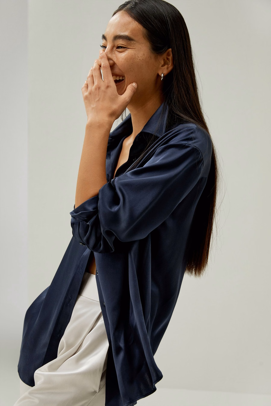 Camisa de seda con cuello abotonado casual