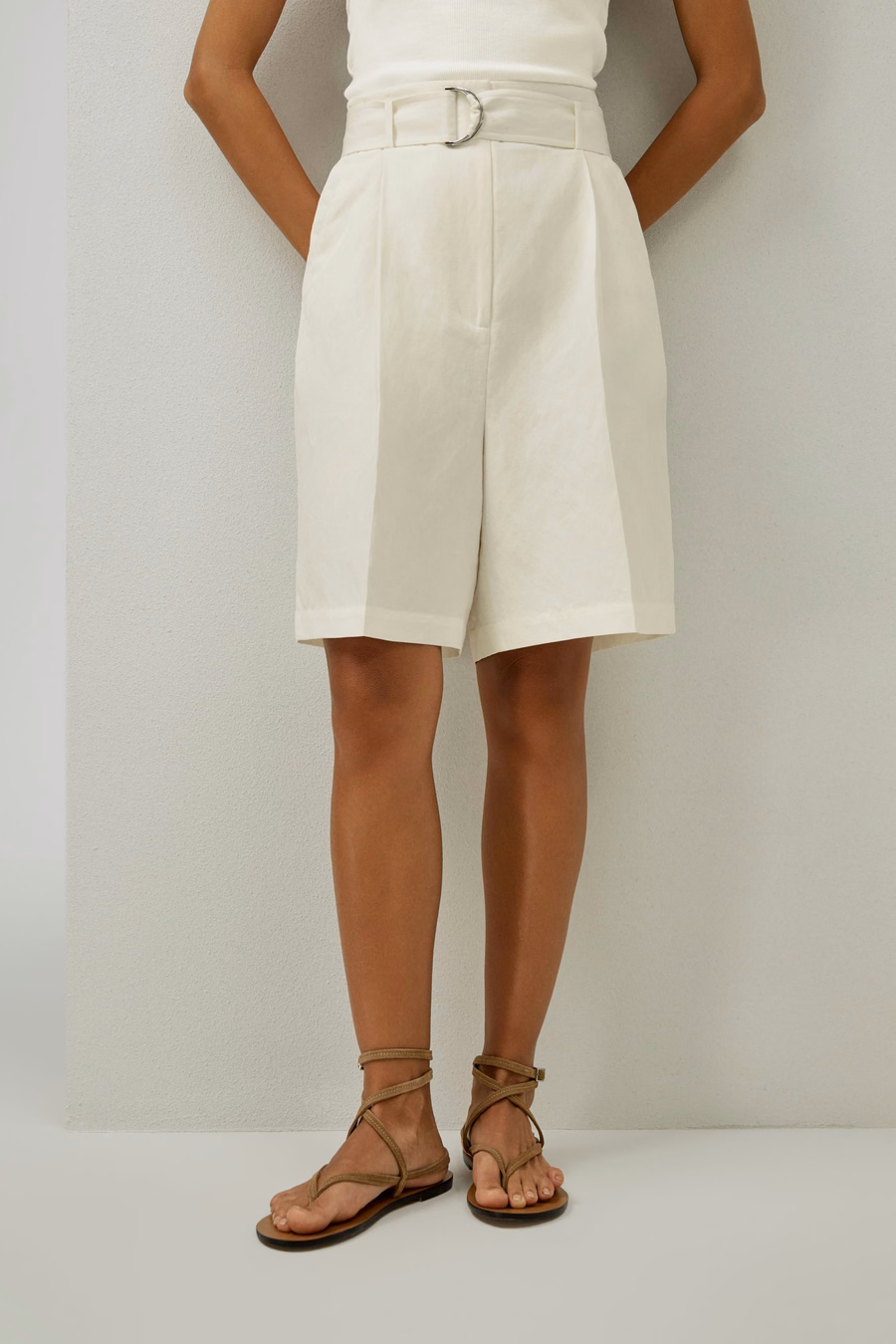 Chic pantalones cortos de mezcla de seda y lino