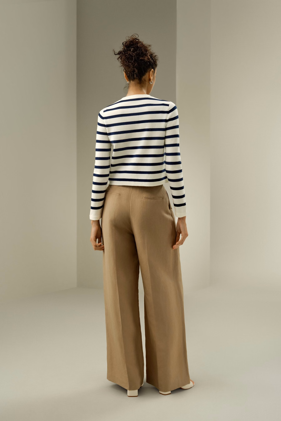 Pantalones de mezcla de seda y lino con pliegues frontales