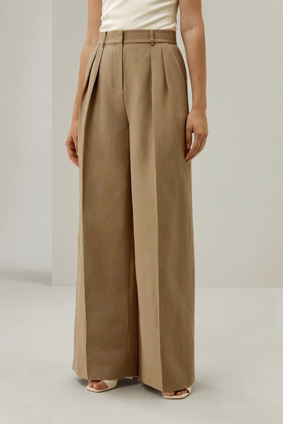 Pantalones de mezcla de seda y lino con pliegues frontales