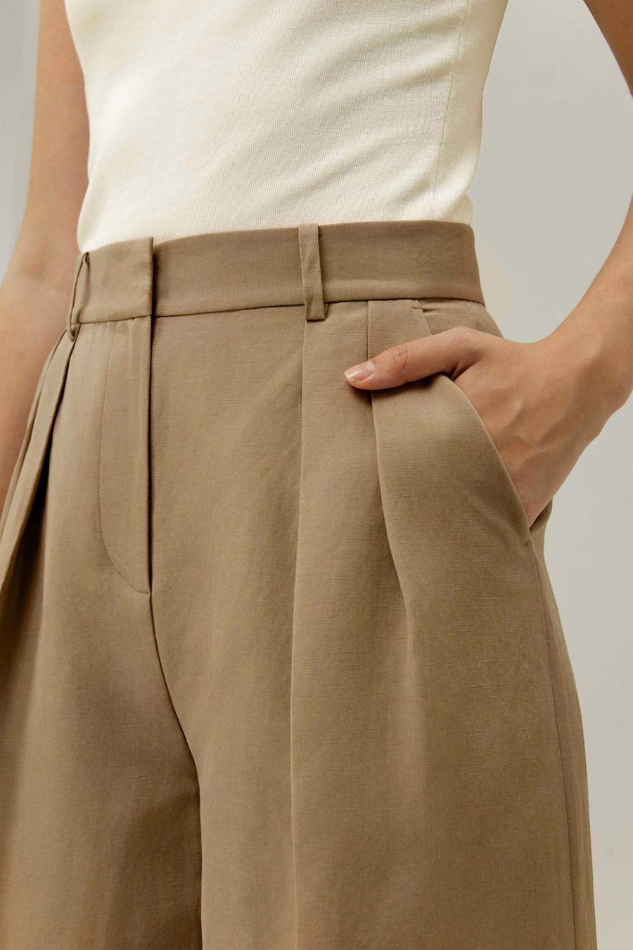 Pantalones de mezcla de seda y lino con pliegues frontales
