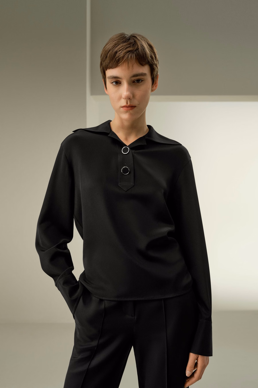 Blusa de seda elástica de lujo