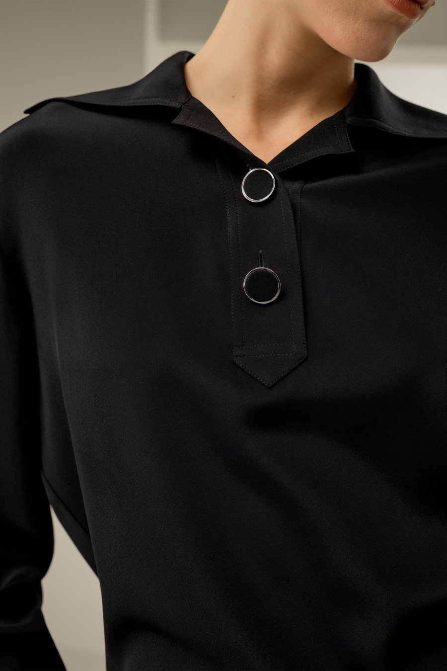 Blusa de seda elástica de lujo