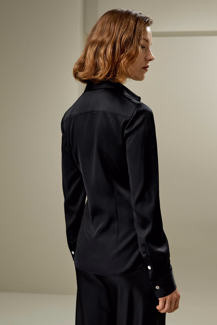Camisa de seda con silueta elegante