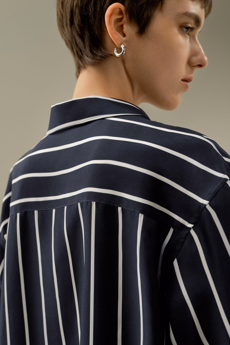 Camisa de botón de seda twill a rayas