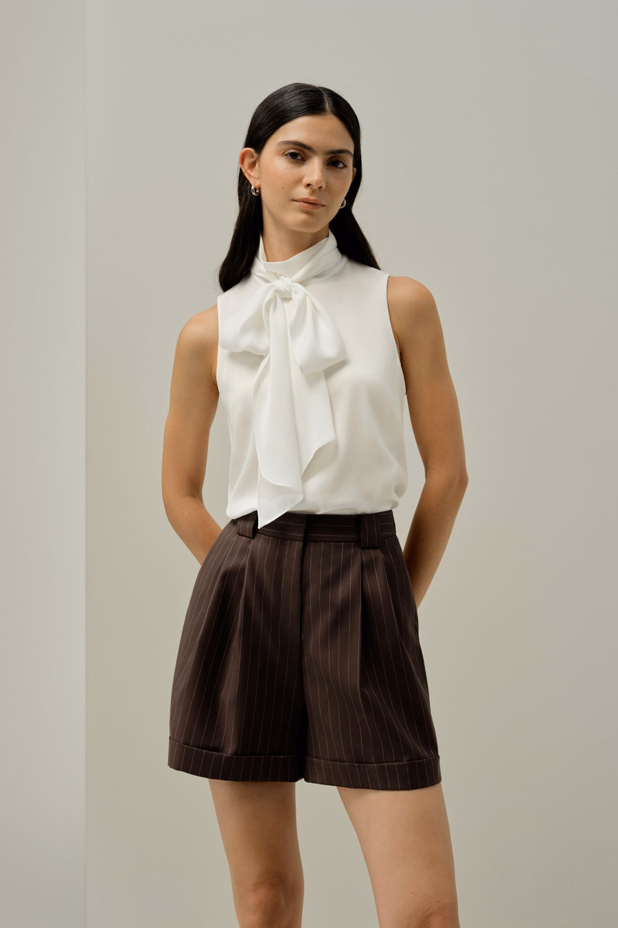 Blusa de Seda sin Mangas con Cuello de Lazo
