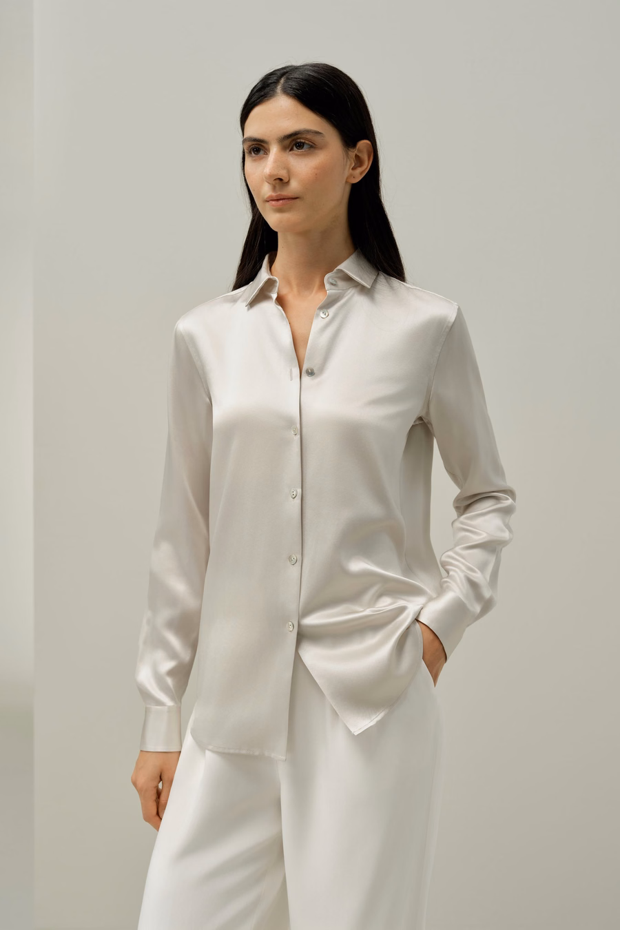 Camisa de Seda con Cuello Abierto