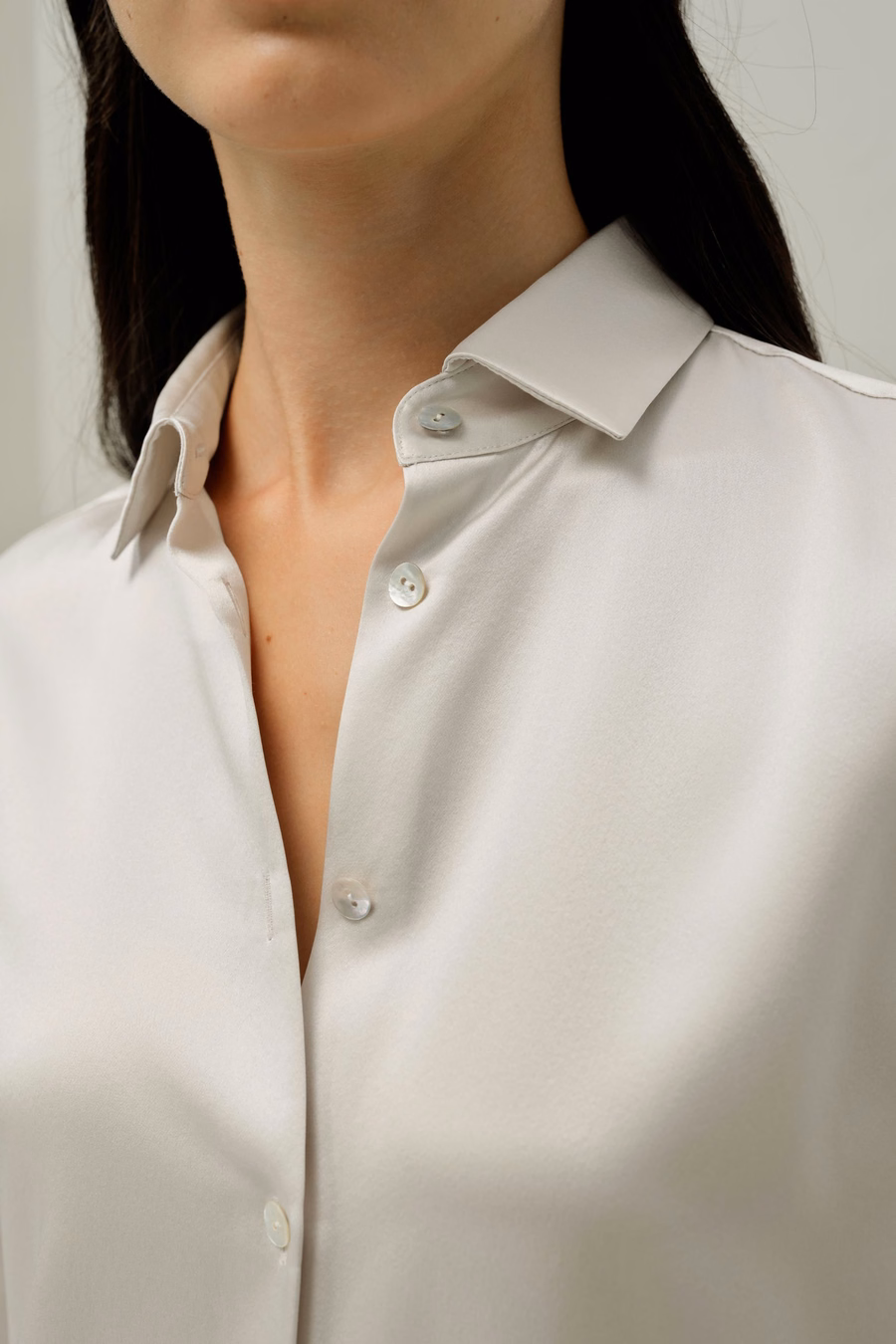 Camisa de Seda con Cuello Abierto