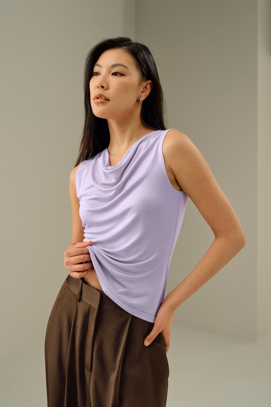 Top Sin Mangas con Cuello de Cowl de Seda Jersey