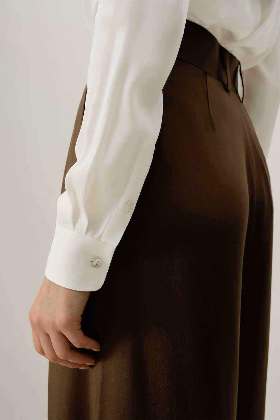 Camisa de Seda con Cuello Abierto