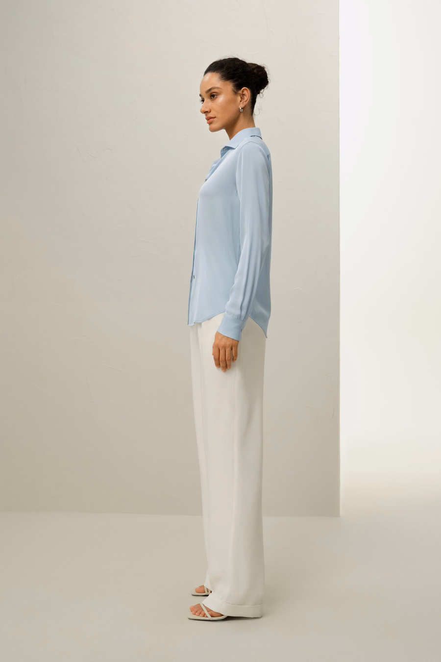 Camisa de Seda con Cuello Abierto