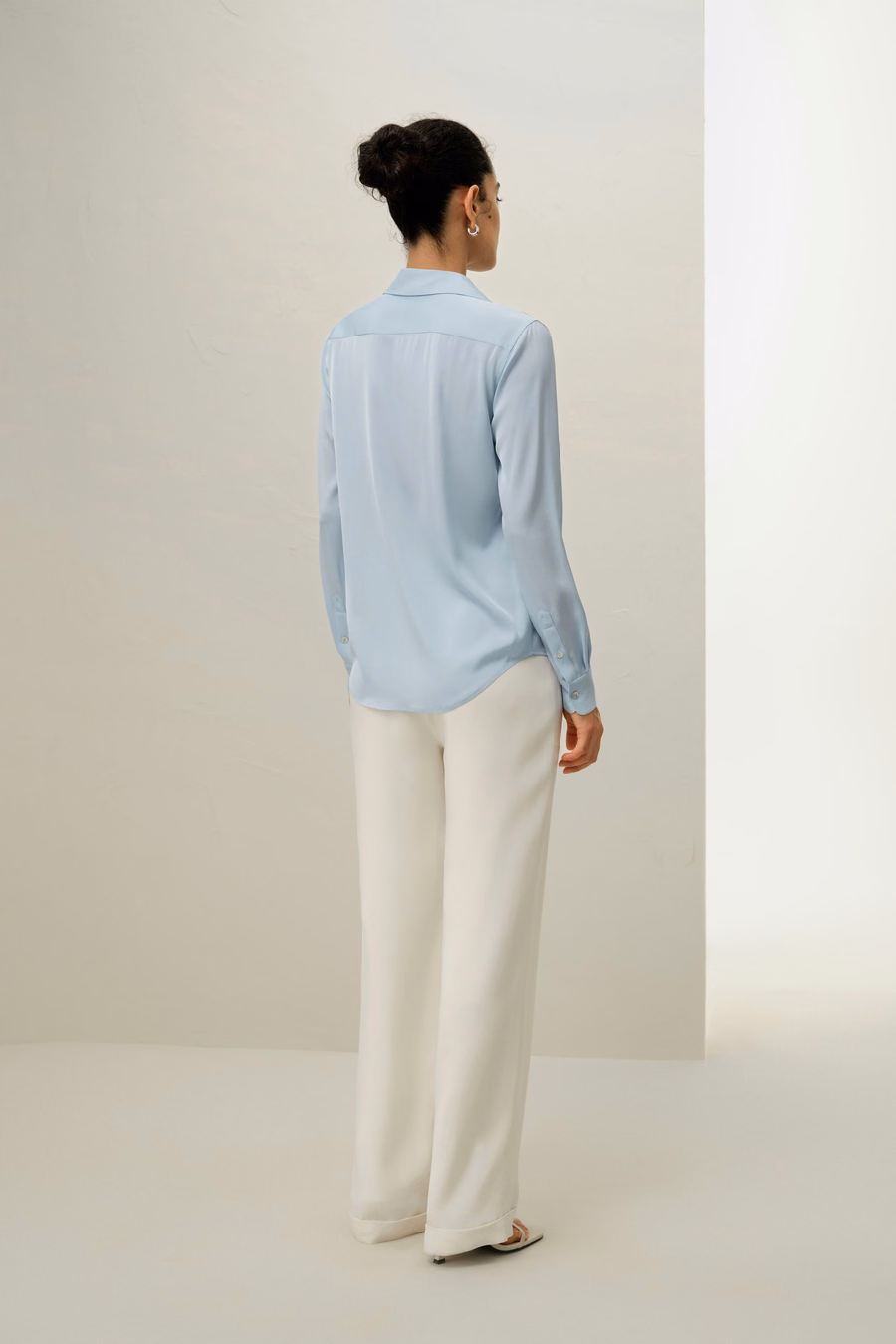 Camisa de Seda con Cuello Abierto