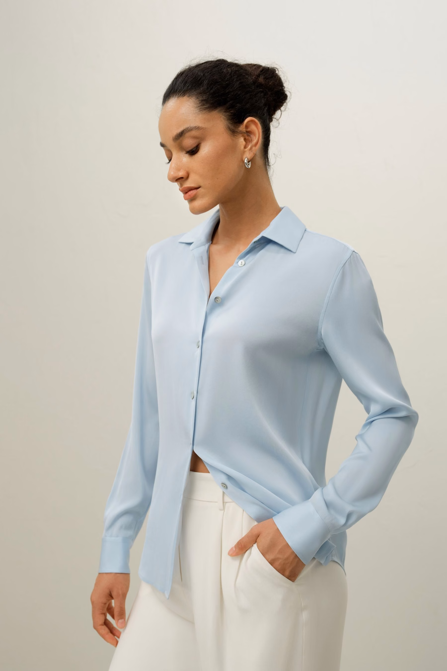 Camisa de Seda con Cuello Abierto