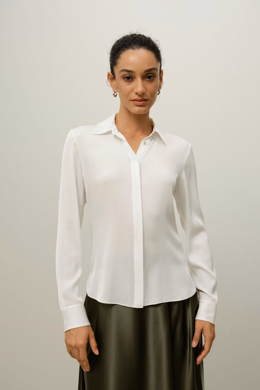 Camisa de seda con silueta elegante