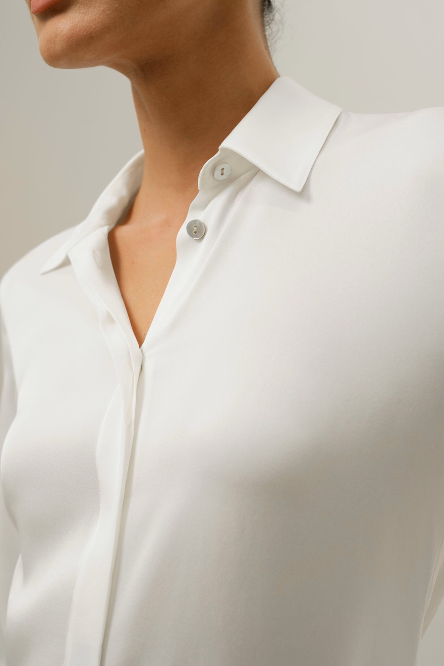 Camisa de seda con silueta elegante