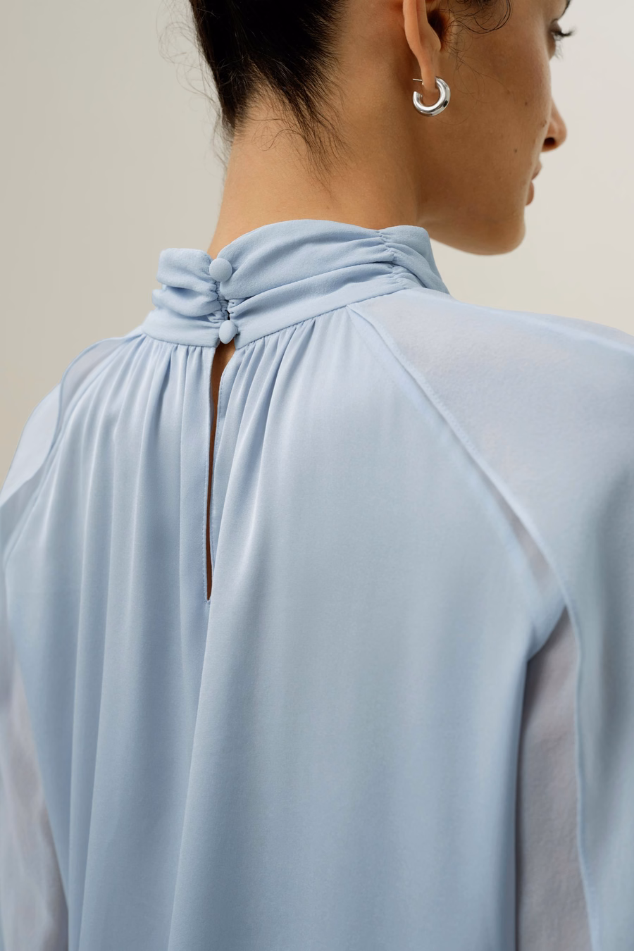 Blusa con Mangas de Linterna y Abertura Lateral