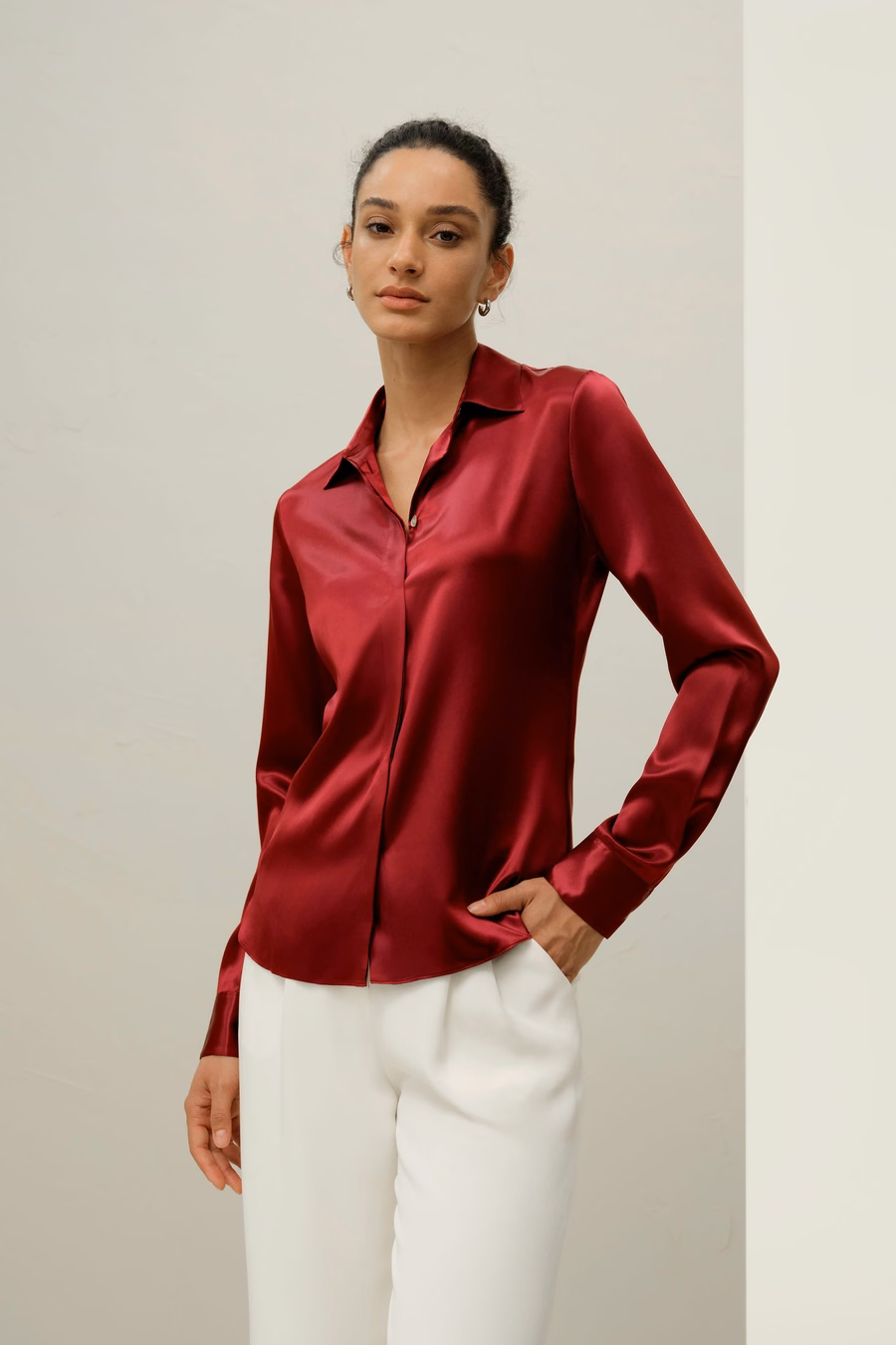 Camisa de seda con silueta elegante