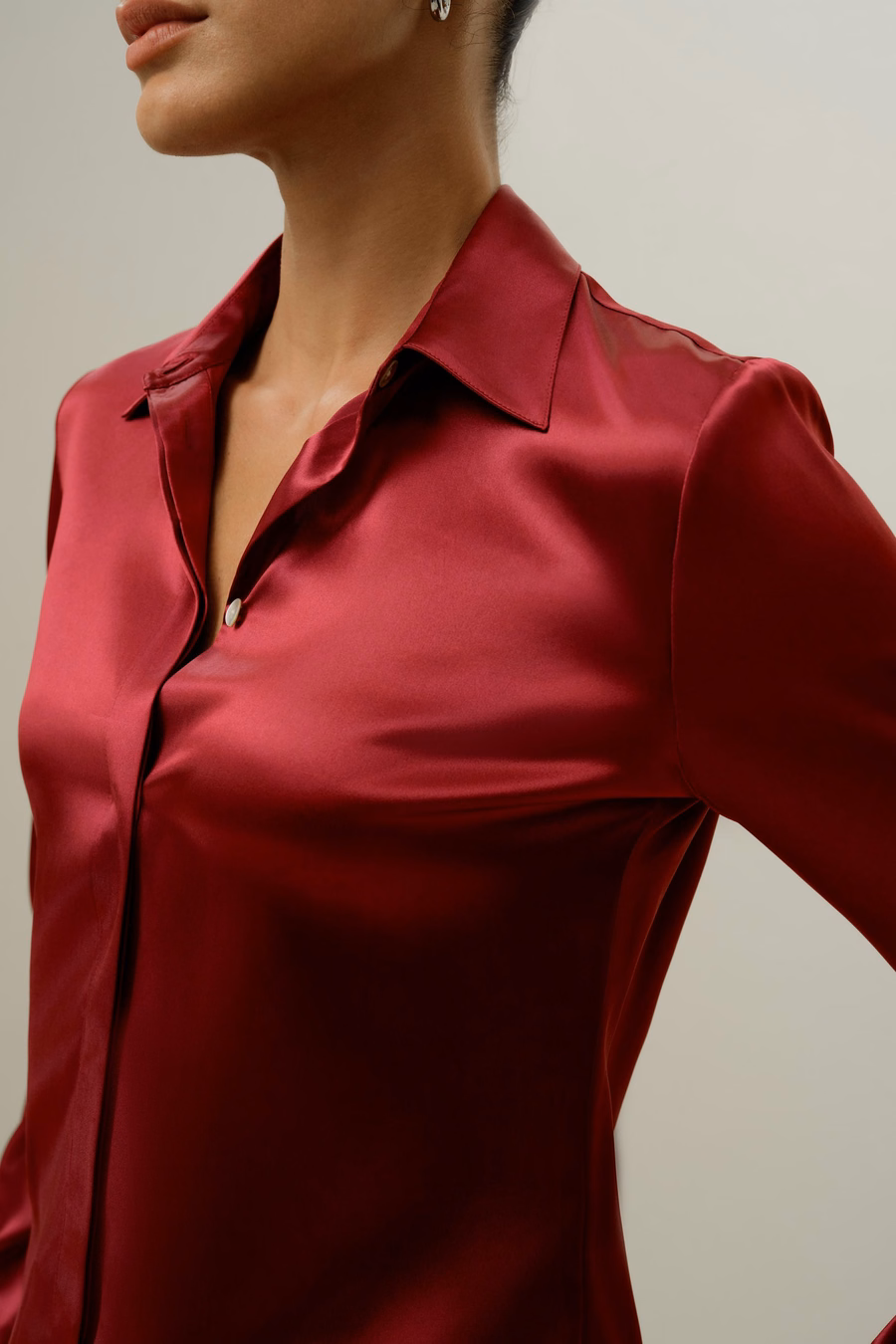 Camisa de seda con silueta elegante