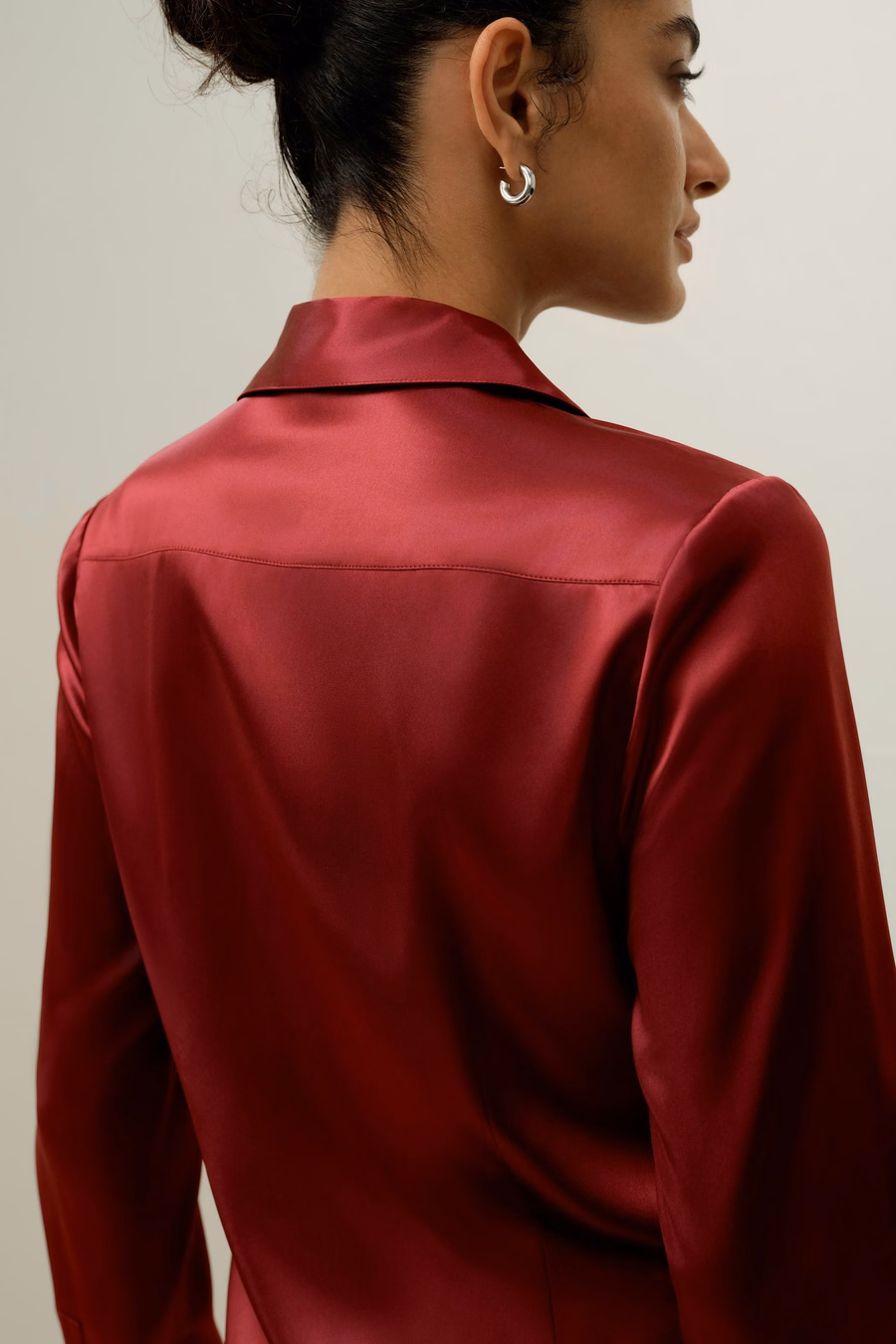 Camisa de seda con silueta elegante