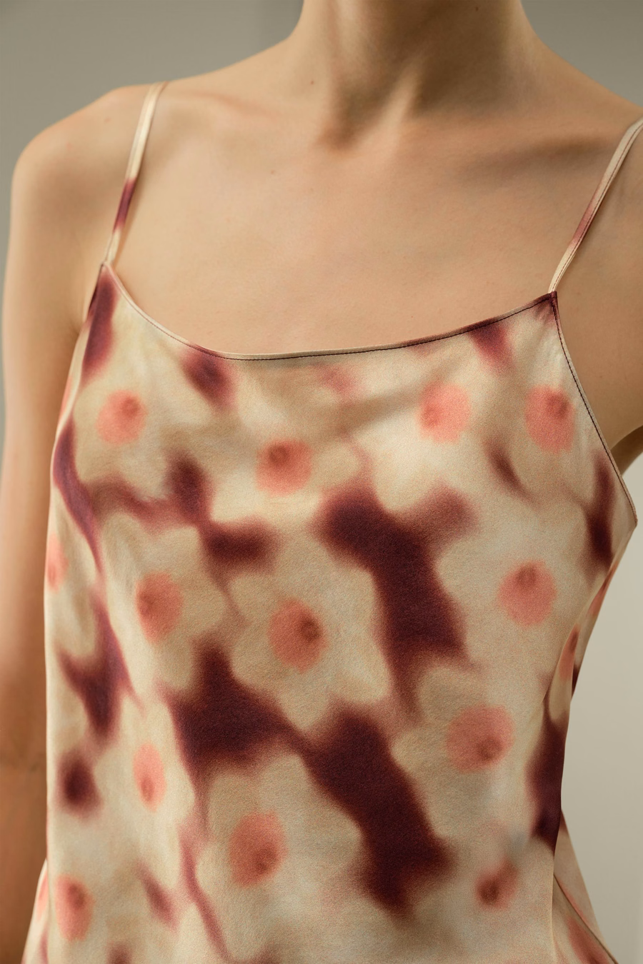 Camiseta de Seda Daffodil Bloom – Hecha con Tela Liberty