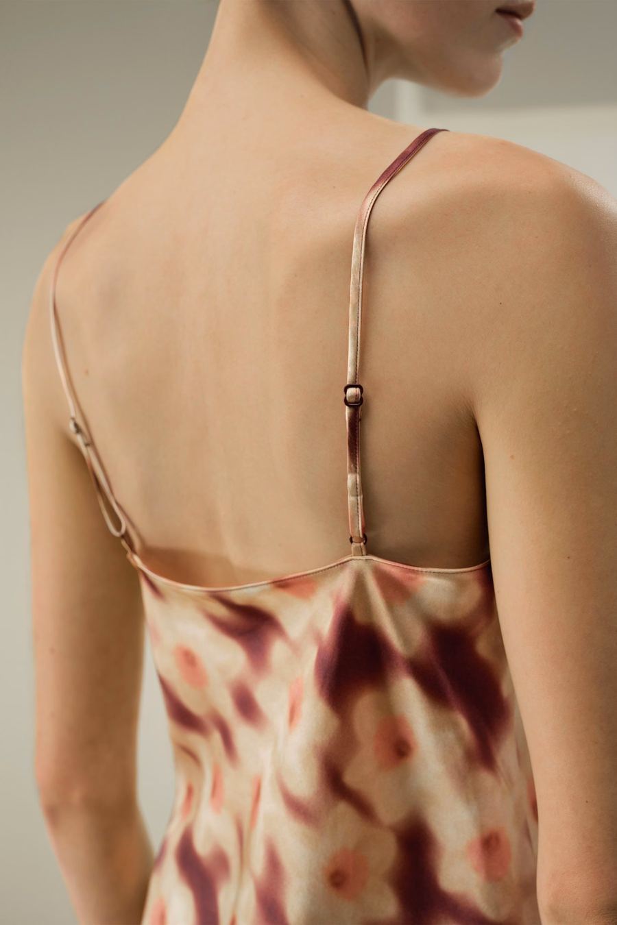 Camiseta de Seda Daffodil Bloom – Hecha con Tela Liberty