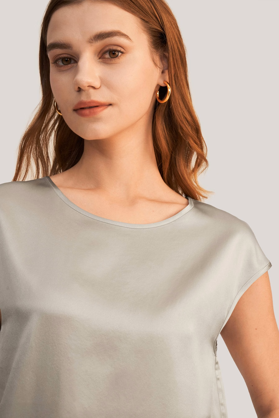 camiseta de seda con mangas básicas