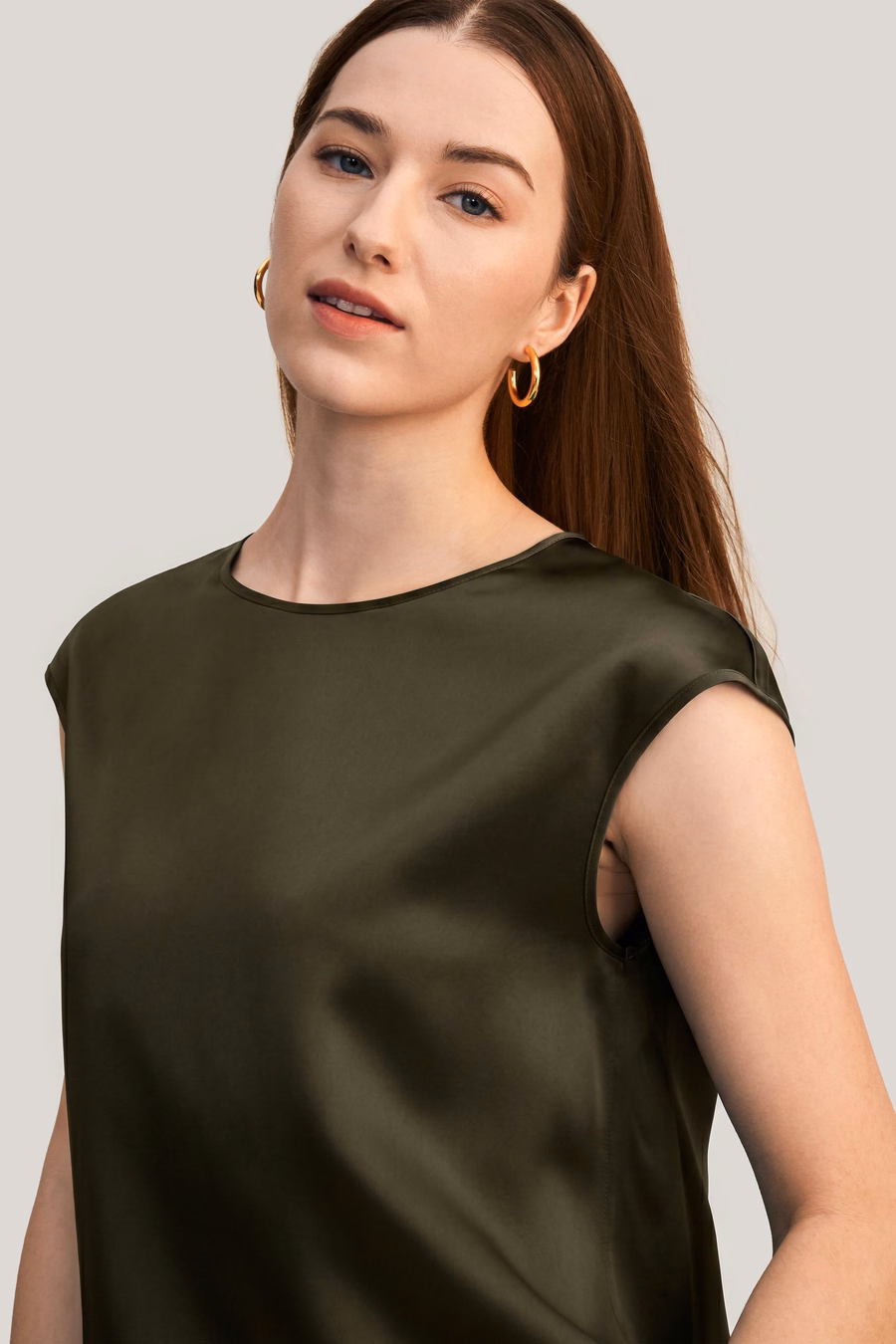 camiseta de seda con mangas básicas