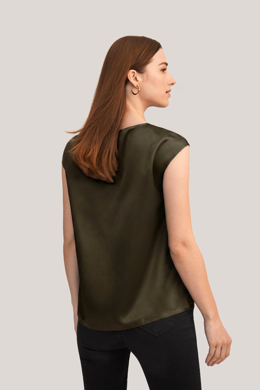 camiseta de seda con mangas básicas