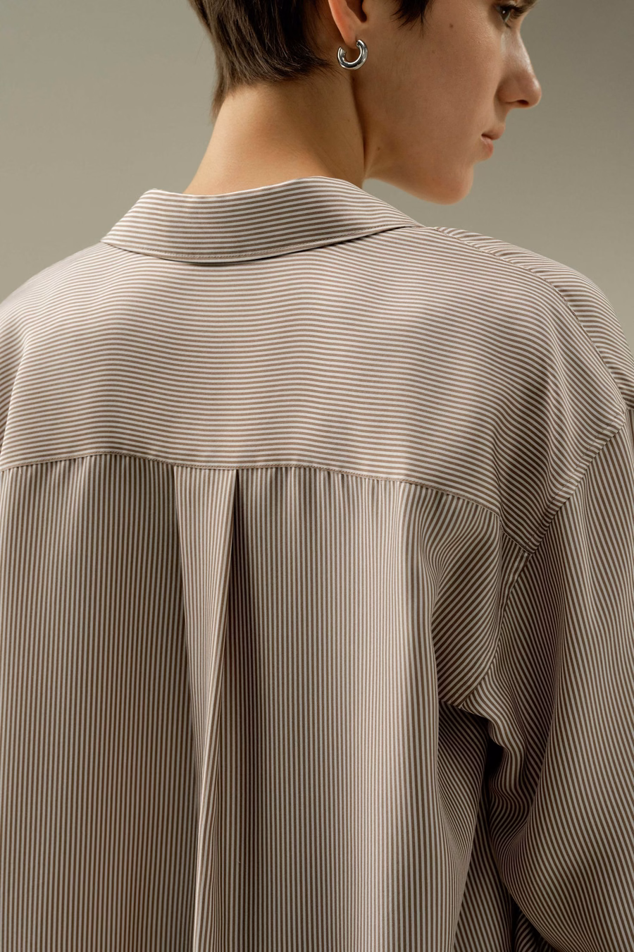 Camisa de seda oversized a rayas