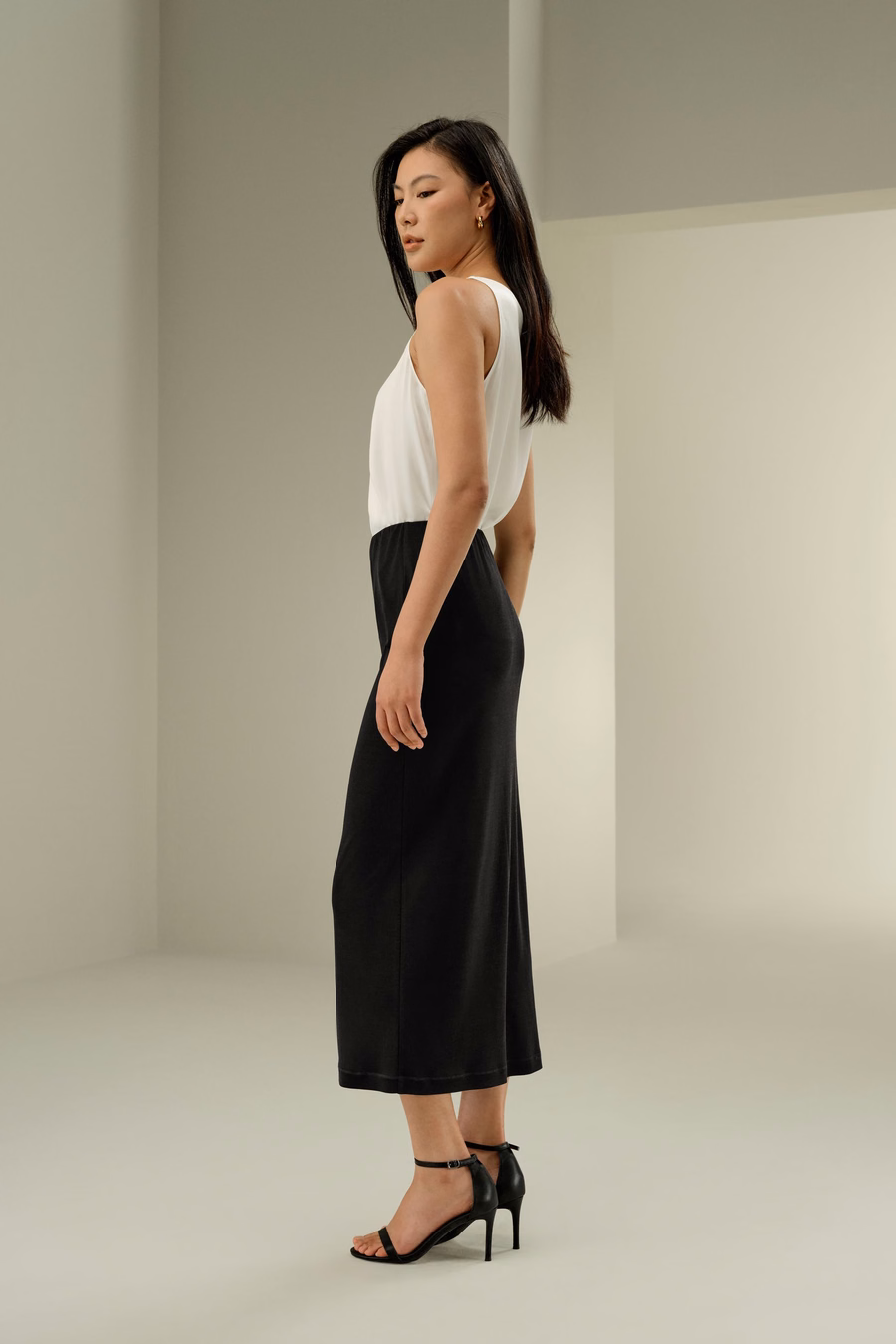 Falda Midi de Seda Elegante