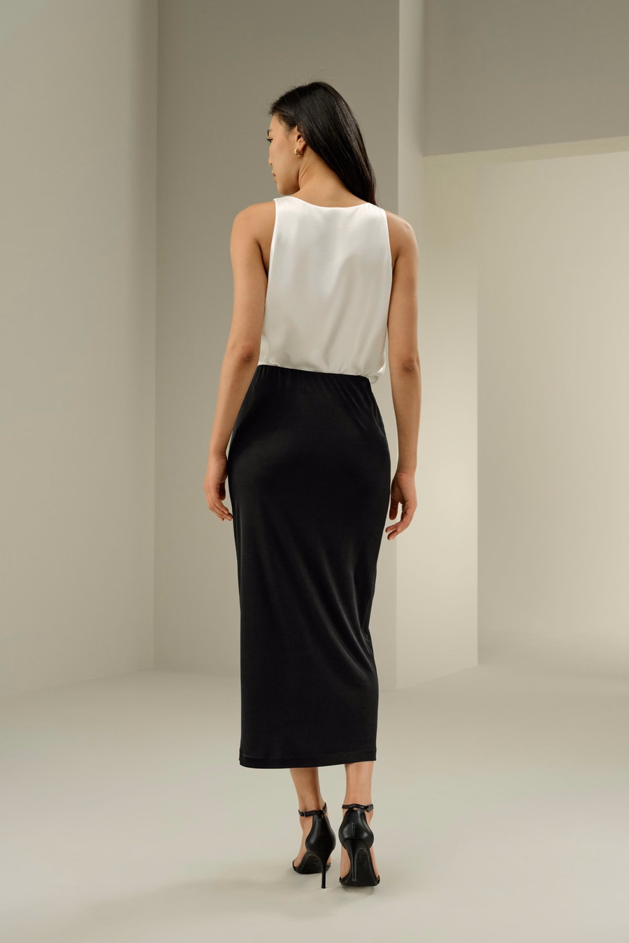 Falda Midi de Seda Elegante