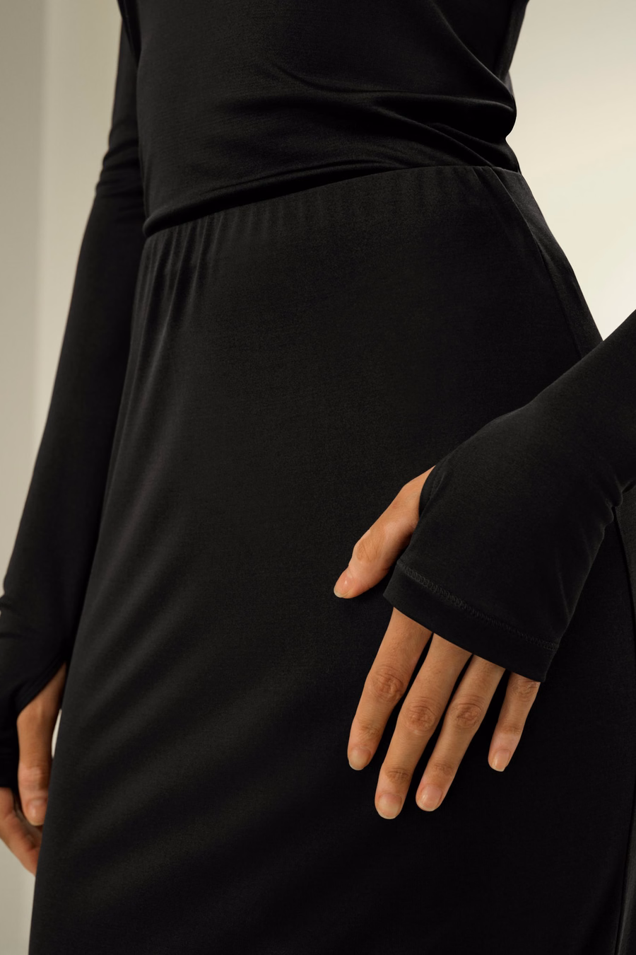 Falda Midi de Seda Elegante