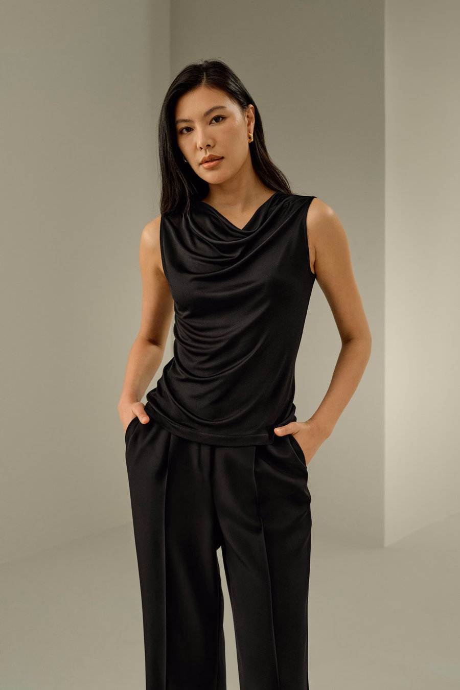 Top Sin Mangas con Cuello de Cowl de Seda Jersey